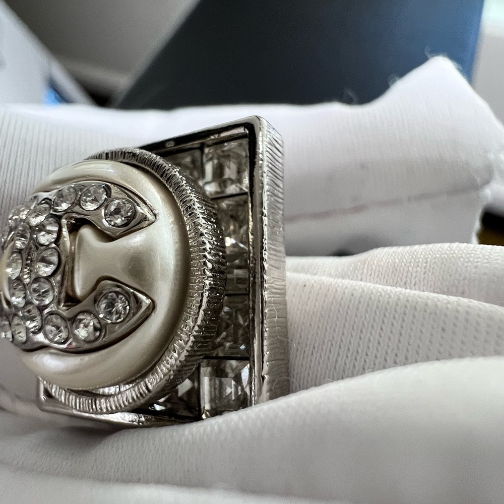 CHANEL Stud Earrings-Authentic Silver/Crystal & Pearly White(.75”x.75”x.5”) NIB - Picture 10 of 17